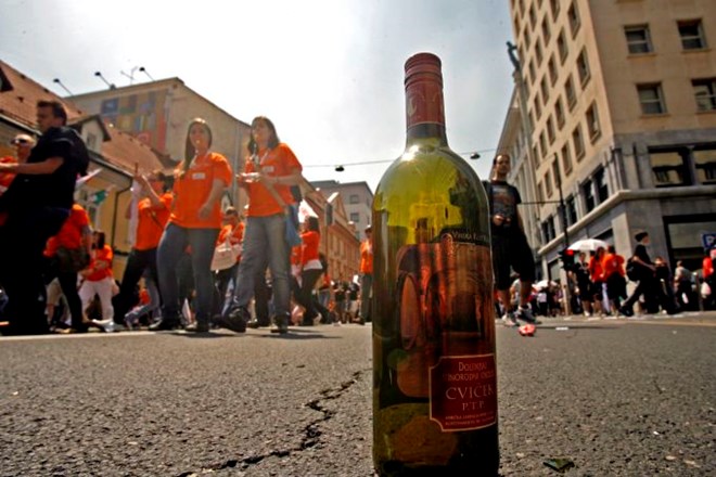 Slovenski mladostniki se po pogostosti opijanja uvrščajo nad evropsko povprečje.