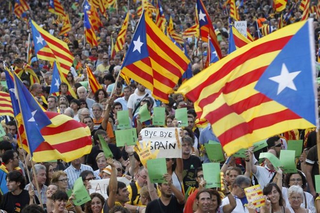 Katalonci trdijo, da vsako leto v državno blagajno vplačajo približno 16 milijard več davkov, kot jih zapravi katalonska...