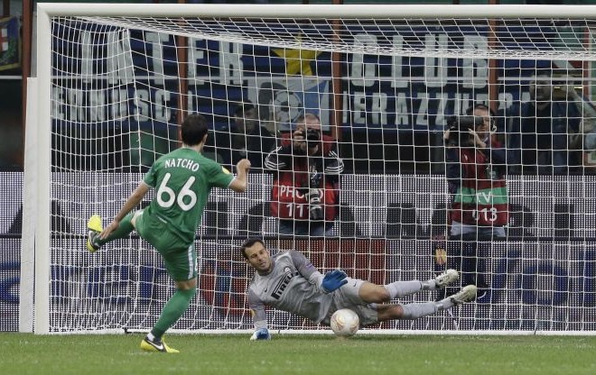 Samir Handanović je v 17. minuti najprej ubranil strel z enajstih metrov, nato pa vseeno moral po žogo v svojo mrežo. Inter...