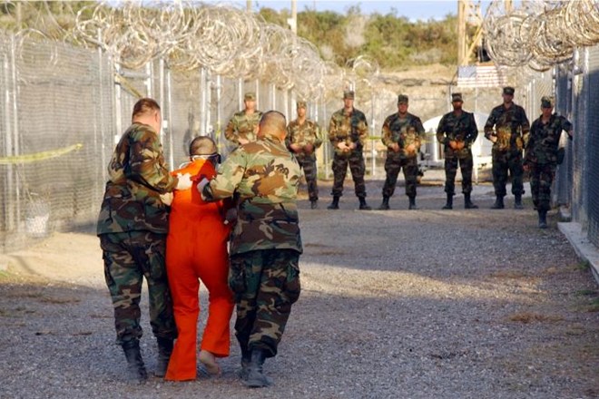 ZDA prvič objavile imena 55 nedolžnih zapornikov v Guantanamu