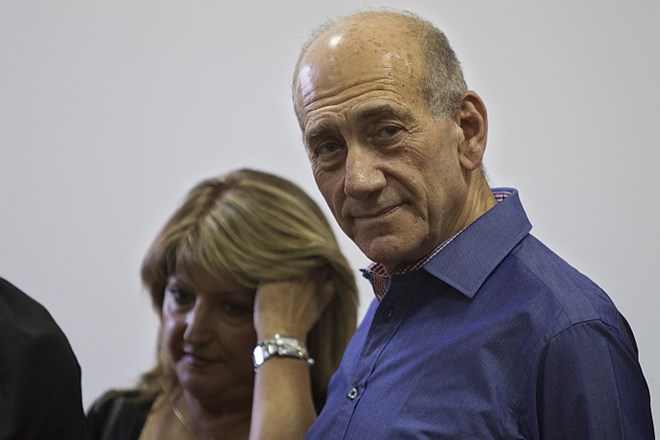 Olmert obsojen na denarno in pogojno zaporno kazen