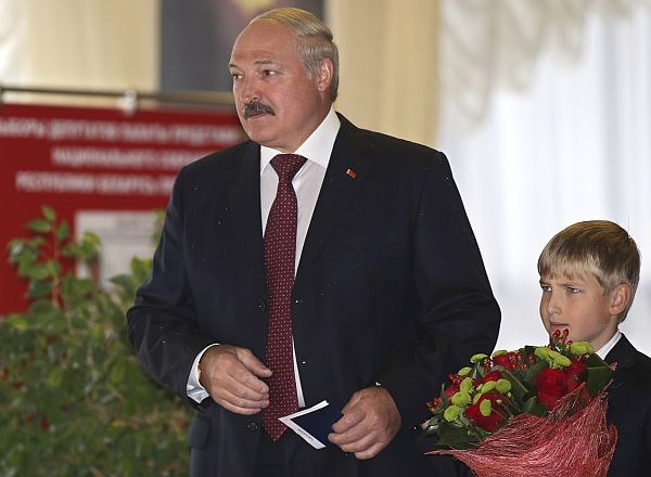 Na nedeljskih parlamentarnih volitvah v Belorusiji so slavili privrženci predsednika države Aleksandra Lukašenka.