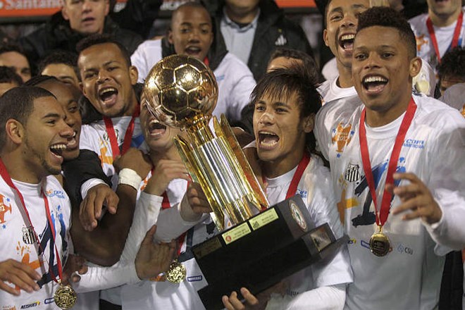 Neymar se je s Santosom veselil nove lovorike.