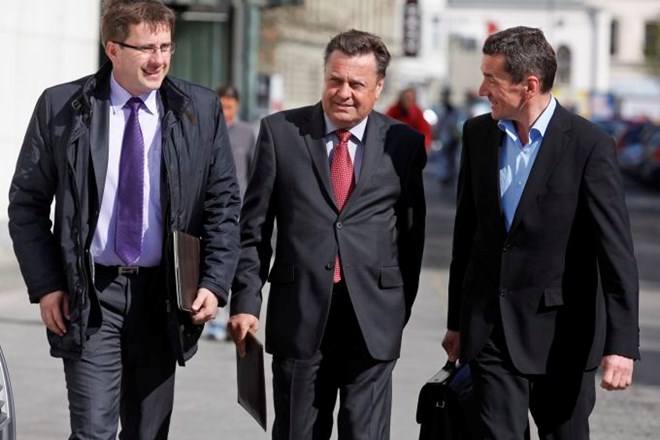 Z leve proti desni: vodja poslanske skupine Pozitivna Slovenija (PS) Jani Möderndorfer, predsednik PS Zoran Janković.