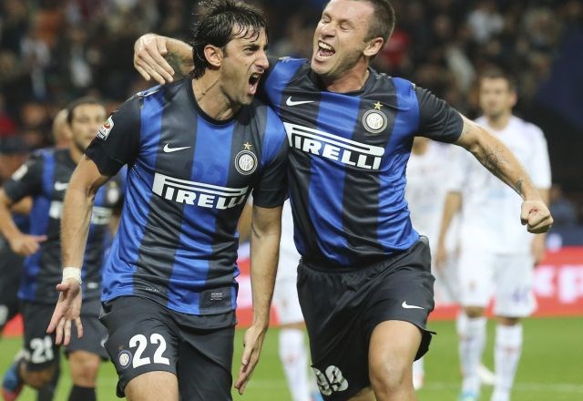 Inter je prvič  letos slavil na domačem stadionu. Z 2:1 je padla Fiorentina, za gostitelje sta zadela Diego Milito in Antonio...