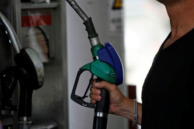 Država preprečila bistveno višjo pocenitev goriva