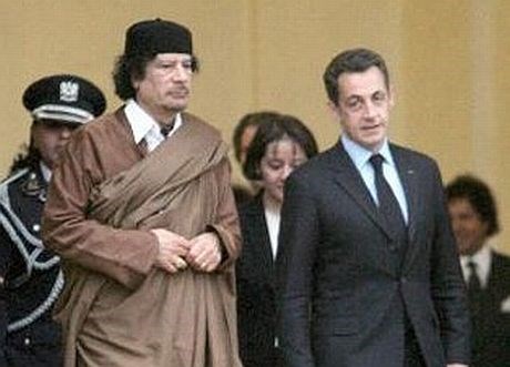 Moamer Gadafi in Nicolas Sarkozy sta pred nekaj leti veljala za velika prijatelja ...