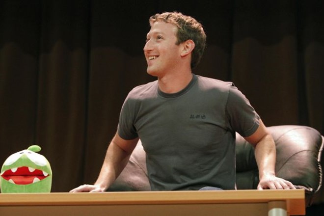 Na računu milijarde, v omari pa suša: Zuckerberg priznal, da nosi le 20 istih sivih majic