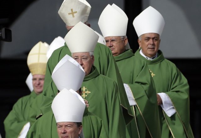 Papež zagnal sinodo o novi evangelizaciji