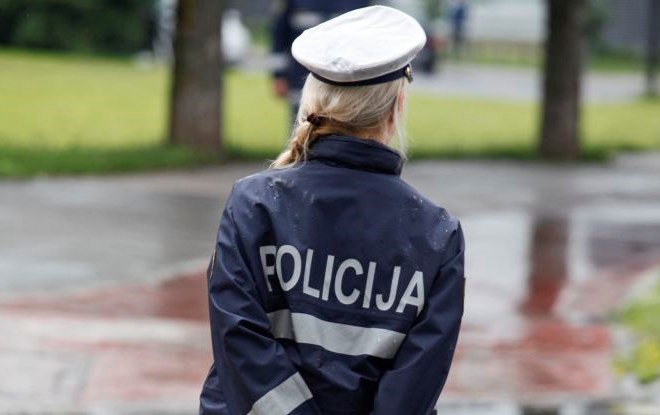 Policijski sindikat Slovenije (PSS) in Sindikat policistov Slovenije (SPS) sta maja letos zagrozila z referendumom o zakonu...