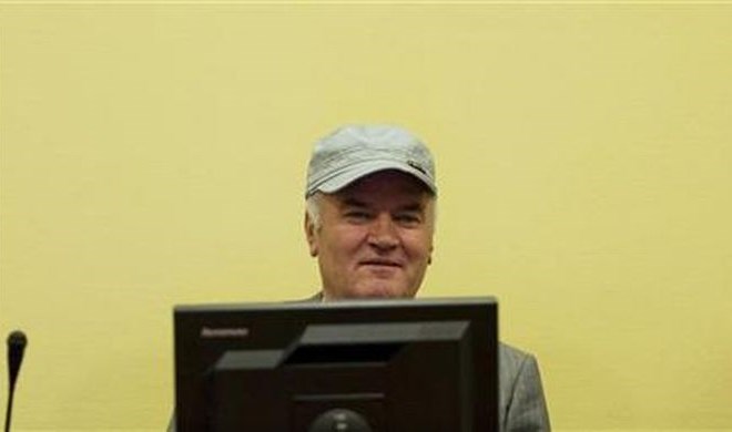 Ratka Mladića so ponovno odstranili iz dvorane.