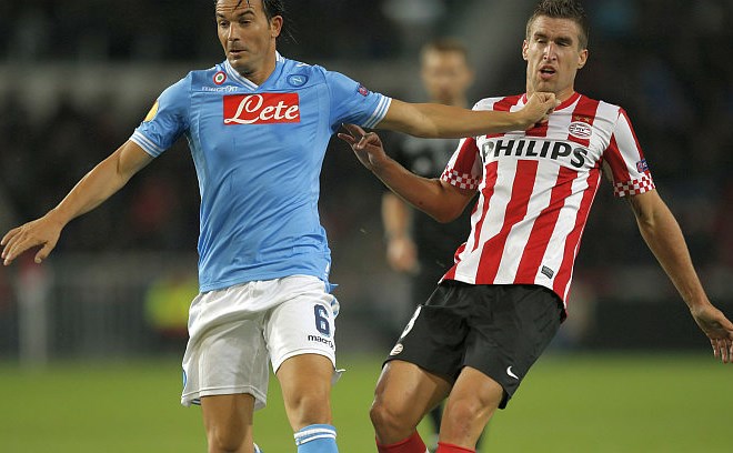 Temperamentni Salvatore Aronica (levo) se je po tekmi z Udinesejem fizično lotil novinarja.