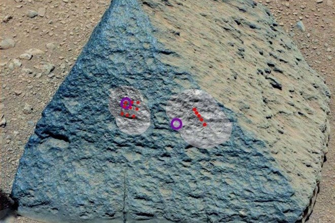 Rover Radovednost odkril presenetljivo sestavo kamna na Marsu