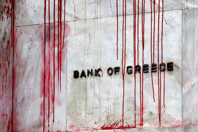 Grčija bo iz evroobmočja izstopila v roku šestih mesecev