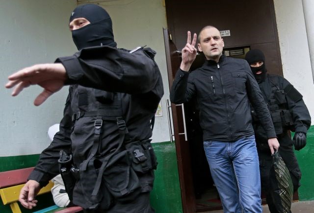 Ruske oblasti po večurnem zaslišanju izpustile opozicijskega voditelja Udalcova