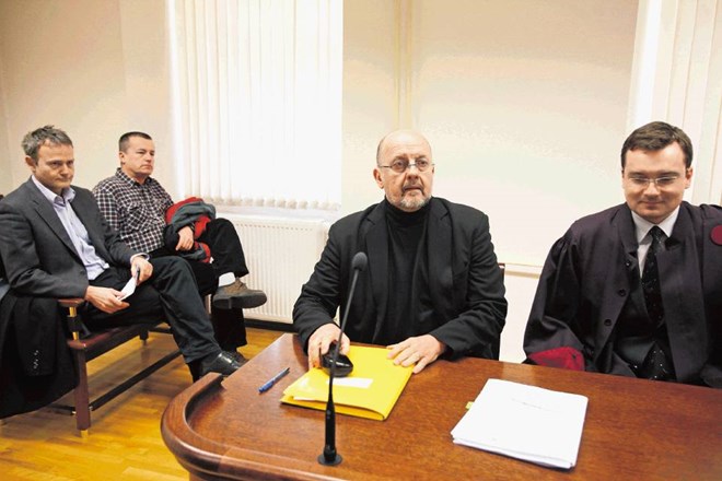 Oškodovanca, dr. Dragan Matič (z leve) in Miran Štupica, sta bila na sodišču prepričljiva, medtem ko Zmago Jelinčič in...