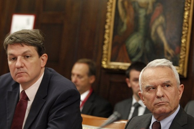 Guverner Banke Slovenija Marko Kranjec (desno) in minister za finance Janez Šušteršič (levo). (Foto: Luka Cjuha) 