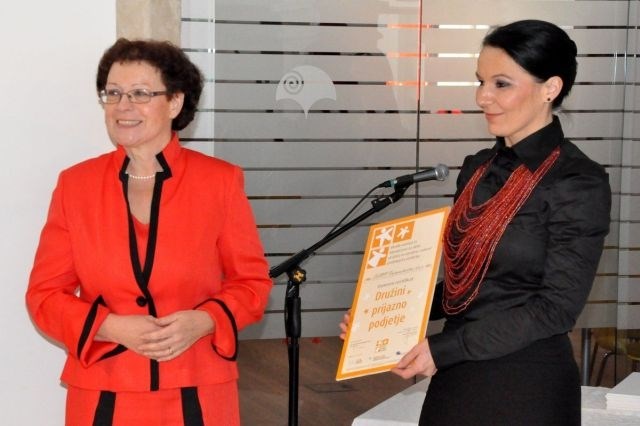 Sonja Šinigoj (levo), direktorica v SAOP d.o.o. in Patricia Čular (desno), državna sekretarka. (Foto: Jani Alič) 