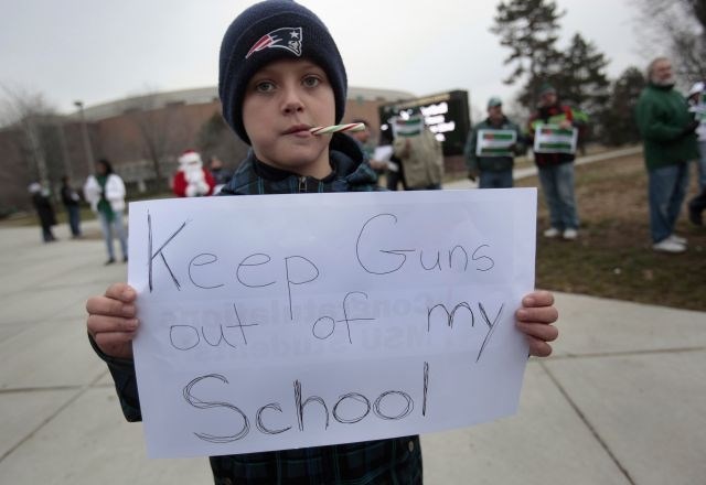 ''Preprečite orožje v moji šoli.'' (Foto: Reuters) 