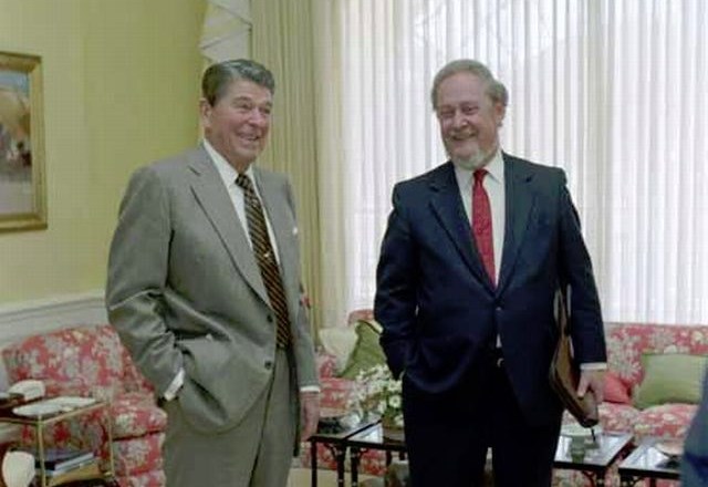 Robert Bork (desno) z Ronaldom Reaganom (levo).  