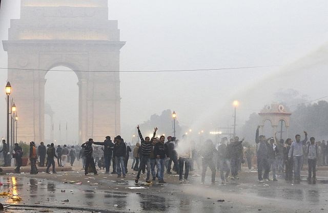 Nasilje v New Delhiju (foto: Reuters) 