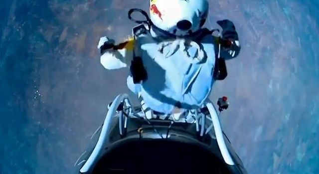 Med vrhunci leta je zagotovo skok Felixa Baumgartnerja z ''roba vesolja''. (Foto: YouTube) 