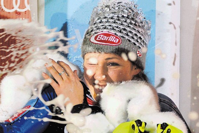 Snežna kraljica na Sljemenu je sinoči postala komaj 17-letna Američanka Mikaela Shiffrin. 