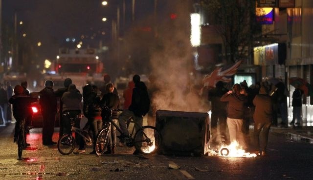 Nasilni protesti na Severnem Irskem. (Foto: Reuters) 