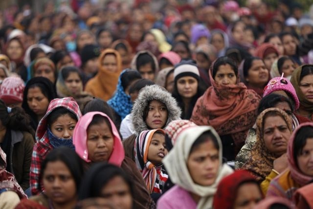 Po Indiji zaradi okrutnega posilstva že več tednov potekajo protesti. (Foto: Reuters) 