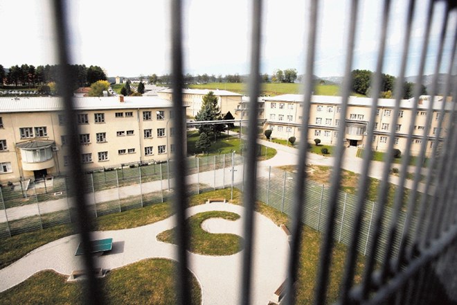 Razmere v slovenskih zaporih po navedbah sindikata v kritični fazi
