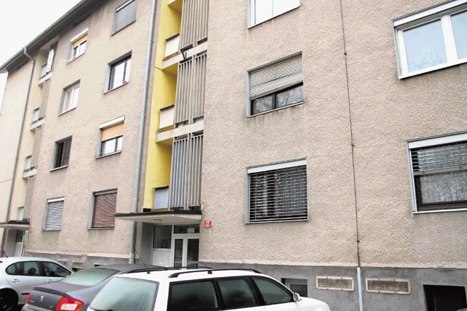 V stanovanjskem bloku v Keleminovi ulici v Mariboru se je v sredo ponoči zgodila tragedija, ki je sosede močno presenetila. 