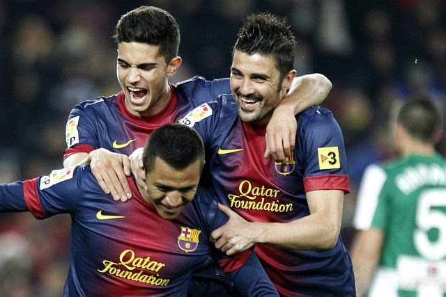 Barcelona je z rezervno zasedbo Cordobi zabila 5 golov. Dvakrat sta zadela David Villa (desno) in Alexis Sanchez (spodaj). 