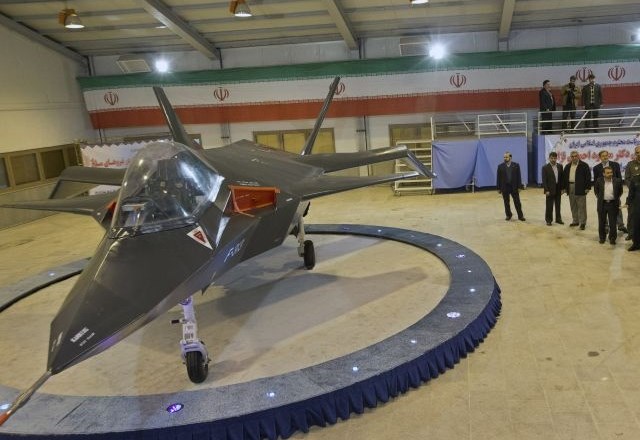 Iran je danes predstavil novo bojno letalo. 