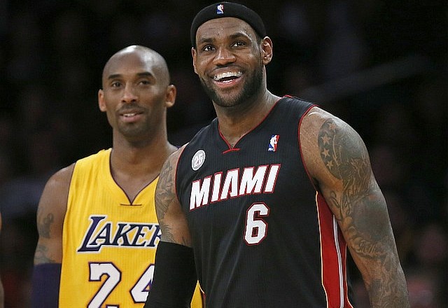 Na tekmi bosta nastopila tudi Kobe Bryant (levo) in LeBron James.  (Foto: Reuters) 