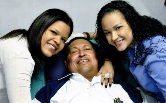 Hugo Chavez s hčerama. (Foto: Reuters) 