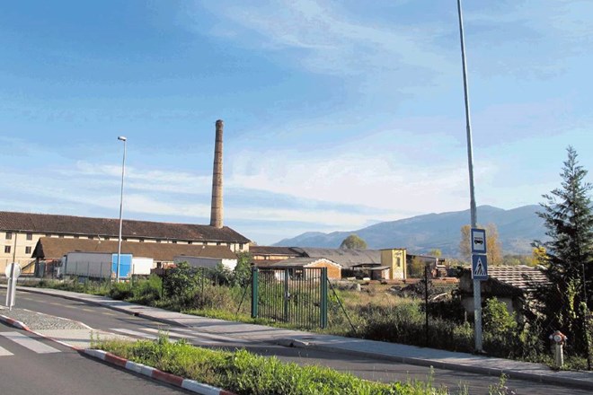 Na degradiranem zemljišču nekdanje tovarne opeke v Biljah ne bodo postavili bioplinarne, ampak bo tu zrasla industrijska...