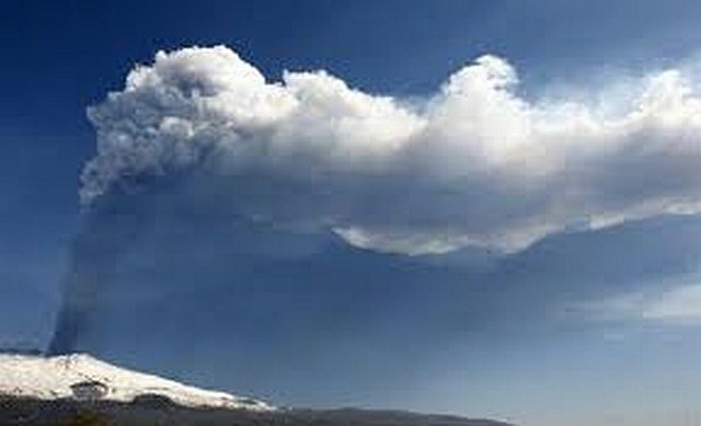 Takole je Etna bruhala leto dni nazaj. (foto: Reuters) 