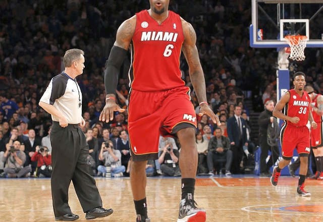 LeBron James (desno) je imel veliko zaslug, da je Miami ugnal New York. (Foto: Reuters) 