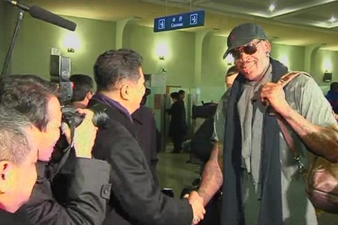 Denis Rodman ob prihodu v Severno Korejo.    