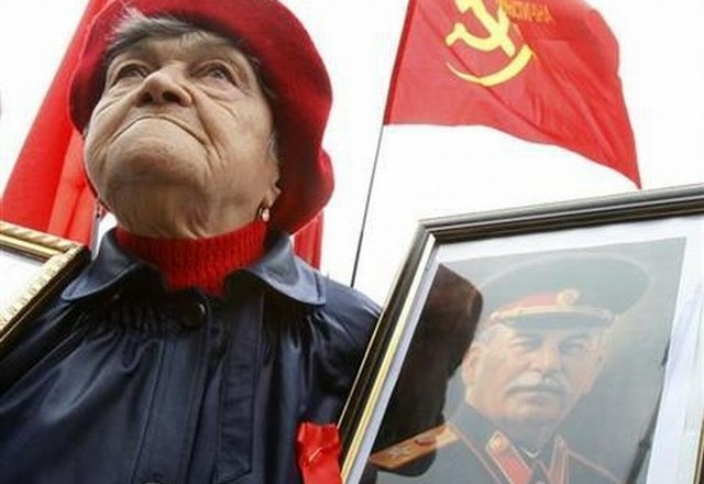 Medtem ko bodo komunisti na Stalinov grob položili rdeče nageljne, organizacije za človekove pravice opozarjajo, da je bil...