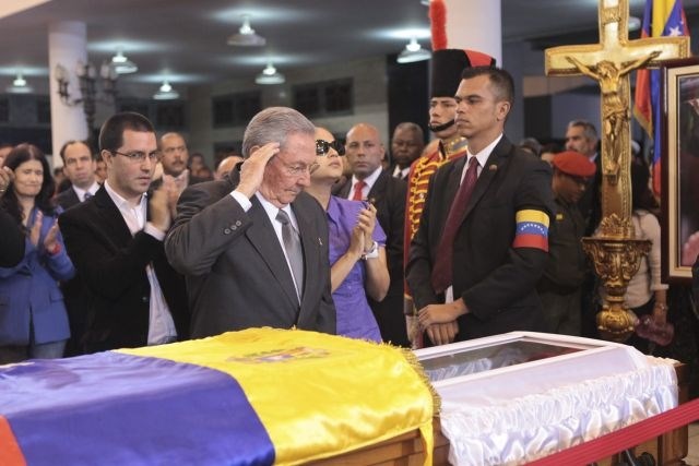 Ker ga za sedem mesecev nočejo poslati v Rusijo, trupla Huga Chaveza ne bodo balzamirali