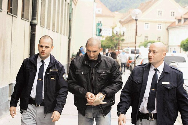 Do februarja 2011 je bil Fadil Omić, domnevni vodja mednarodne kriminalne združbe, ki naj bi prekupčevala z mamili, v...