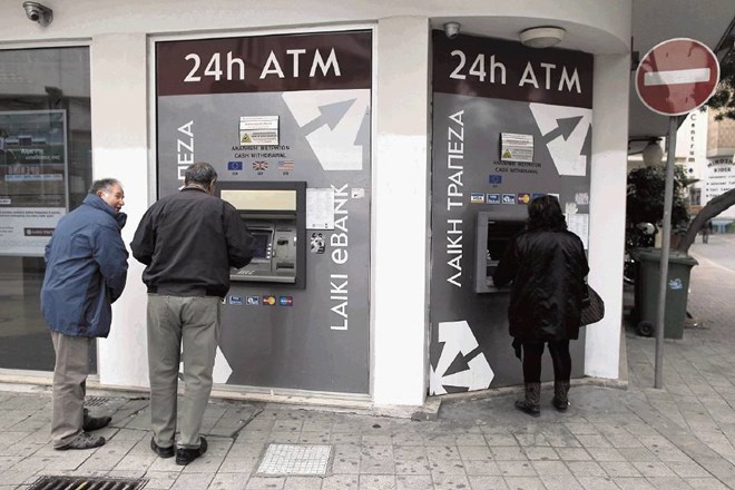 Na Cipru od celotnega bančnega sistema delujejo samo bankomati in kaže, da bo tako še nekaj časa. 