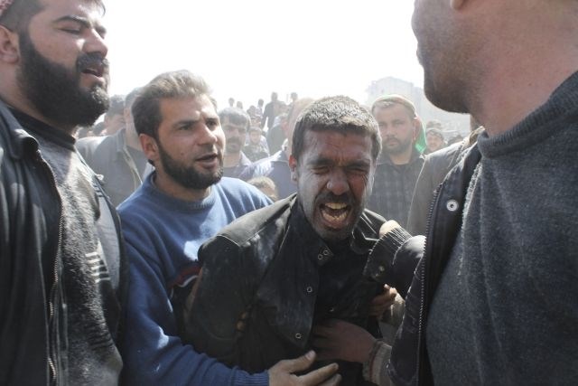 Tekla je kri: Marca je v nasilnih spopadih v Siriji umrlo 6000 ljudi