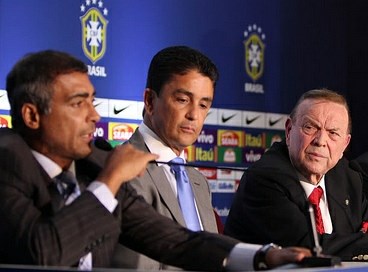 Romario (levo) zahteva odstop Joseja Marie Marina (desno). (Foto: www.futbolita.com) 