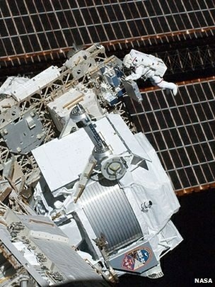 AMS so na mednarodno vesoljsko postajo prepeljali leta 2011. (foto: Nasa) 