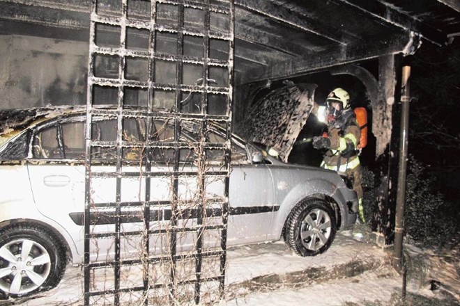 Neznani predrznež je podtaknil požar na avtomobil Dnevnikovega novinarja Mirana Šubica. 