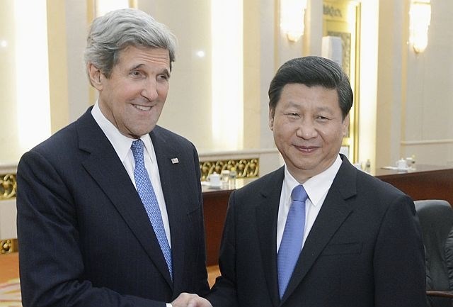 John Kerry in Xi Jinping (foto: Reuters) 