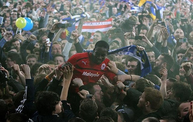 Po koncu tekme je na igrišču v Cardiffu prišlo do velikega slavja. (Foto: PA / dailymail.co.uk) 
