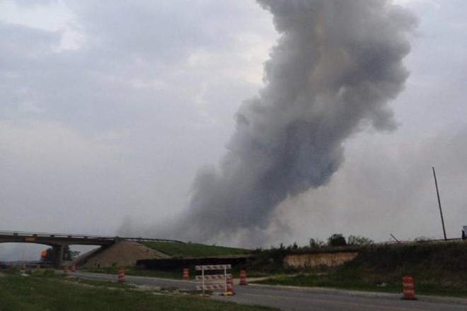 Dim nad prizoriščem eksplozije v Teksasu.    